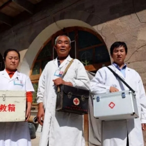 ��ҽȡ��ҽʦ�ʸ�֤ÿ��ɻ���2��